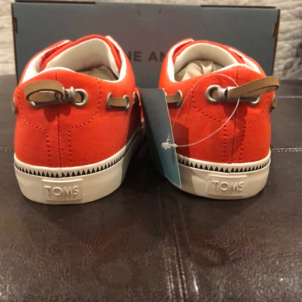 TOMS Youth Pasadena - Picture 3 of 4